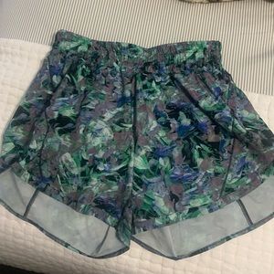 Lululemon Track That Mid-Rise Short 5”, multicolor floral, Women’s, size 8